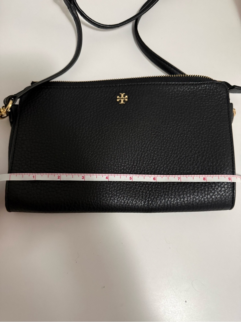 Like new Tory Burch Black Pebbled Leather Crossbody with Gold Hardware - Picture 4 of 5
